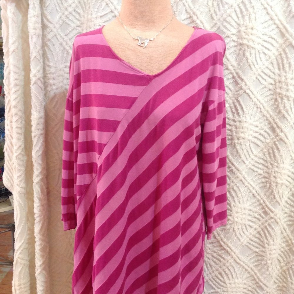 Cutloose Cut Loose Top Small but fits like a L